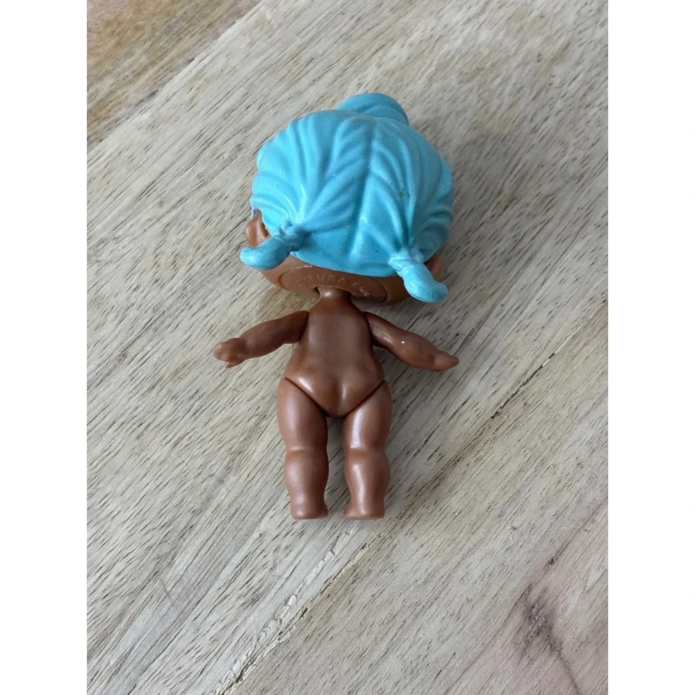 MGA Entertainment LOL Surprise Lil Sister Blue Hair Brown Skin Mini Doll Figure